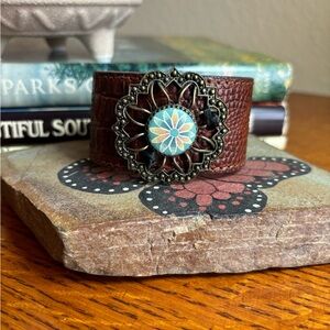 Leather Bracelet with Floral Design